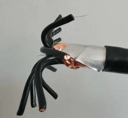 氟塑料绝缘钢带铠装控制电缆KFV22KFV22
